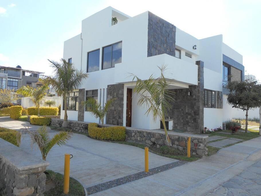 Hermosa Casa En Orilla Del Lago -Zona De Villedos- San Cristobal Zapotitlan Exterior photo